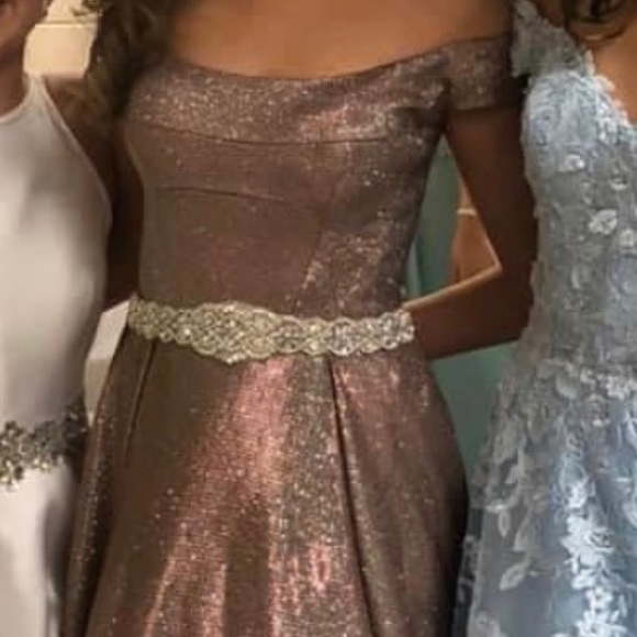 Jovani size 2 gold liquid sequins - Picture 5 of 6